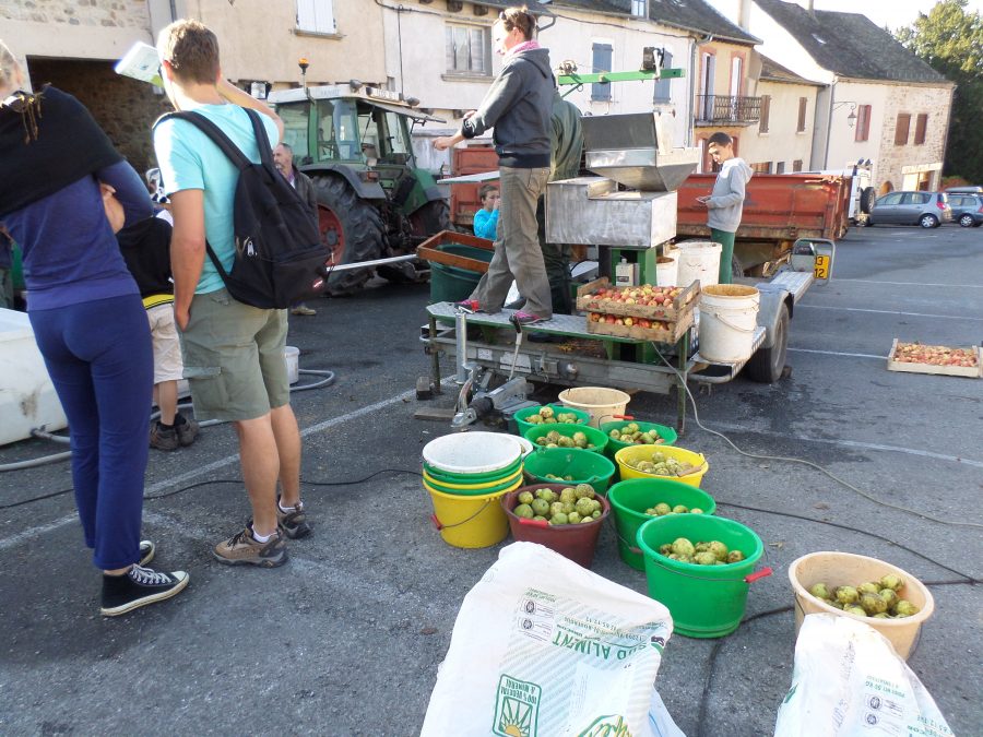 apple pressing at Najac 