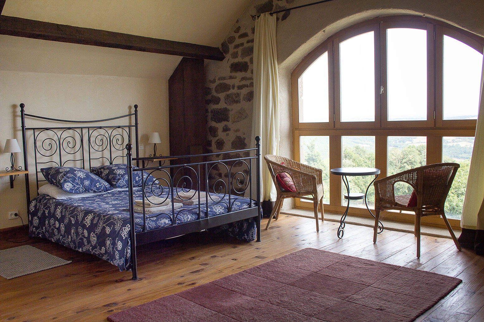 gîte master bedroom